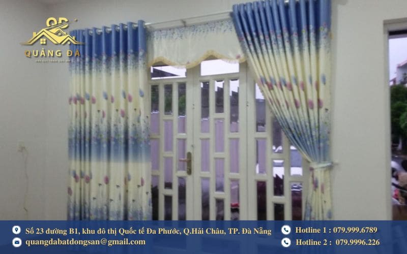 Sử dụng rèm treo cửa