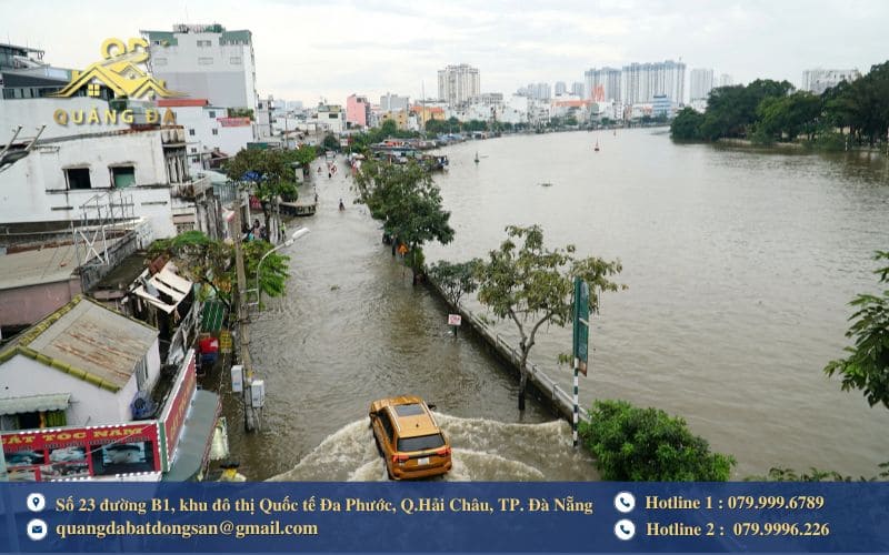 Mưa lớn và triều cường